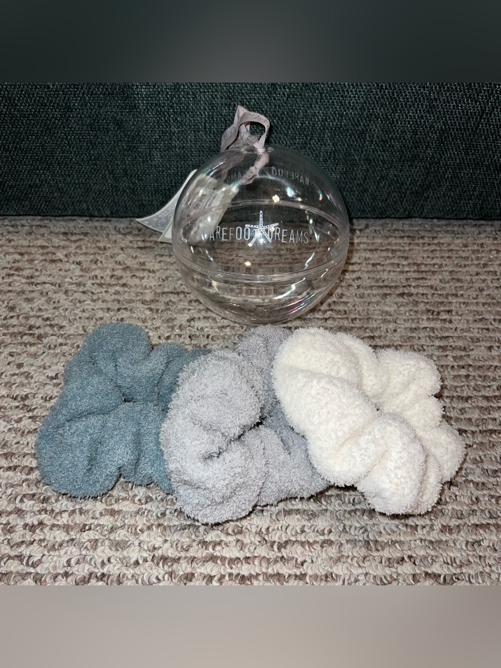 BAREFOOT DREAMS PLUSH SCRUNCHIE HAIR TIE TRIO ORNAMENT BALL BRAND NEW